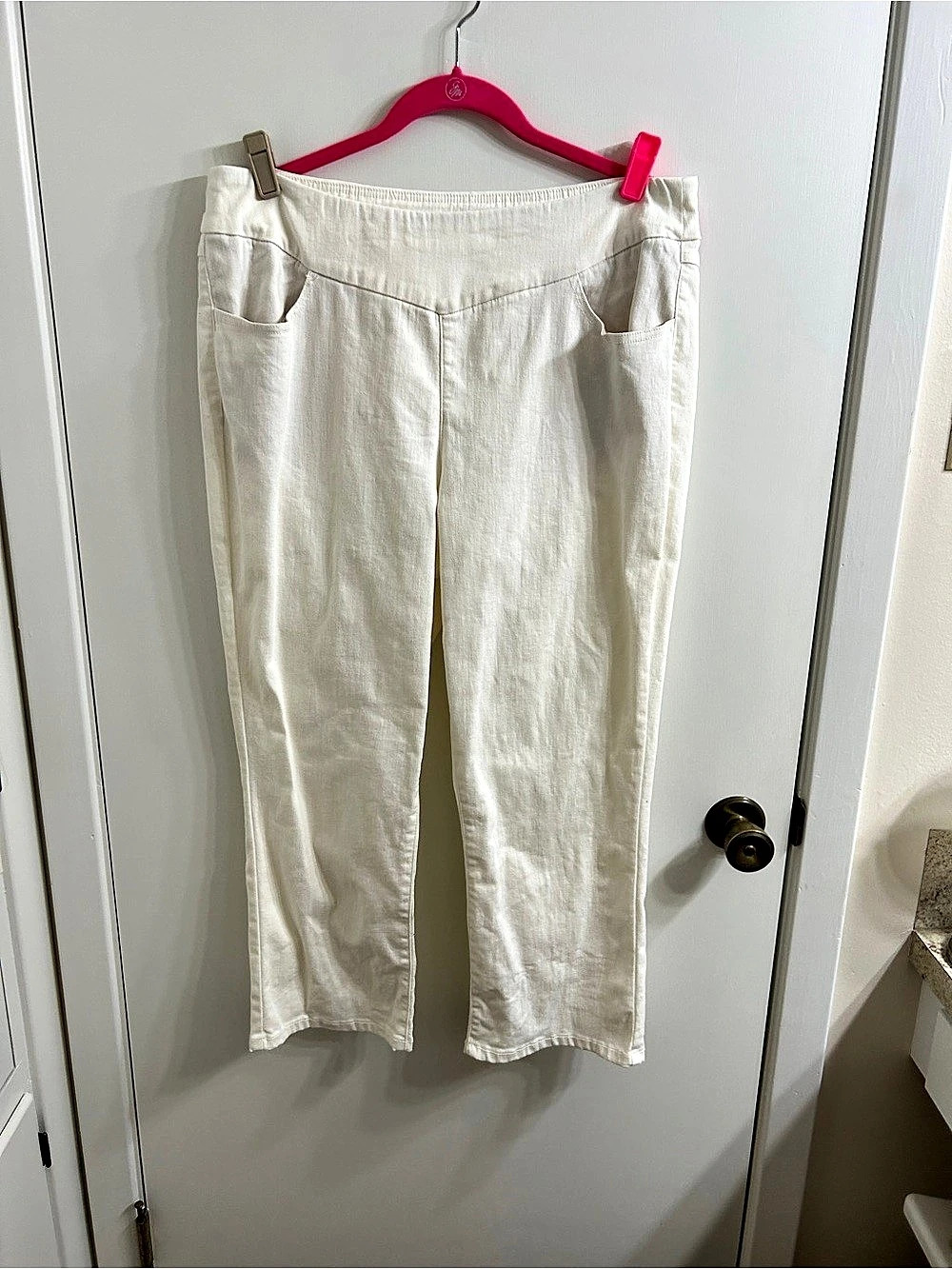 BRANDIS Dress Out Loud Straight Leg DeNovo Denim pull on Jeans in Off white  Siz